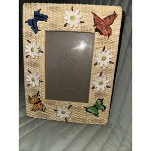 Raj Collection 3D Butterflies Daisies Basket Weave Picture Frame